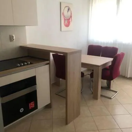 Maja Апартаменти *