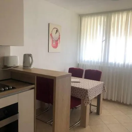 Maja Apartman *